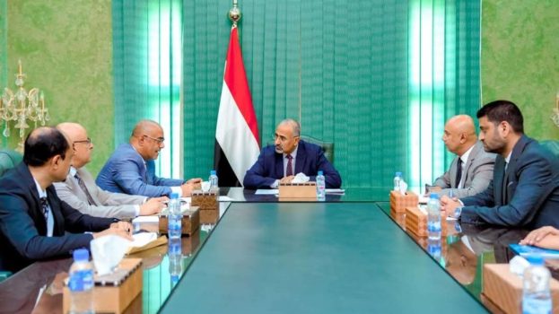 الرئيس الزُبيدي يشدد على أهمية النهوض بقطاع الاتصالات وفق رؤية استراتيجية حديثة