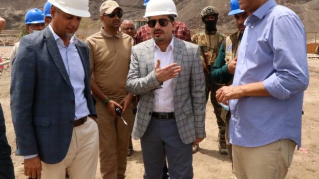 نائب وزير المياه والبيئة يطلع على نشاط مؤسسة المياه بعدن ويتفقد عدداً من المشاريع