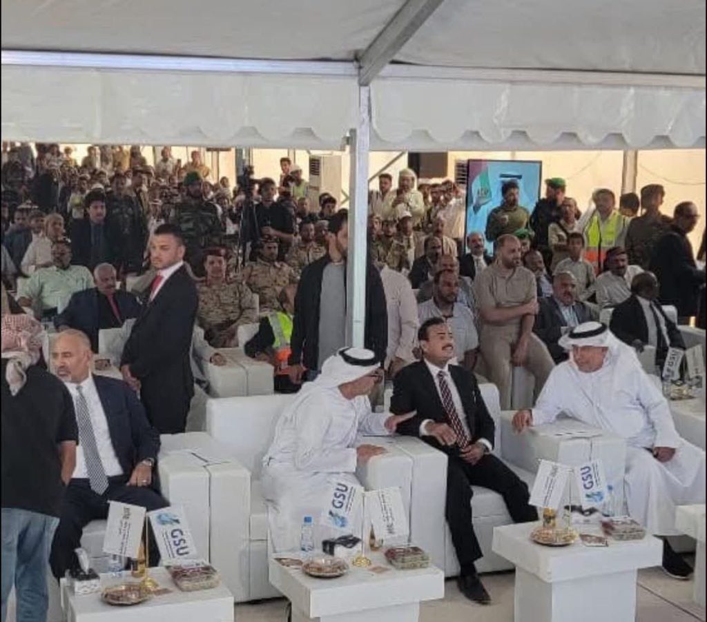 الرئيس عيدروس الزًبيدي يفتتح محطة الطاقة الشمسية في شبوة رسميا