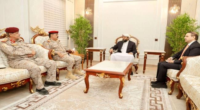 المحرّمي يبحث مع وزير الدفاع ومدير الأكاديمية العسكرية أوضاع القوات المسلحة وخطط التدريب