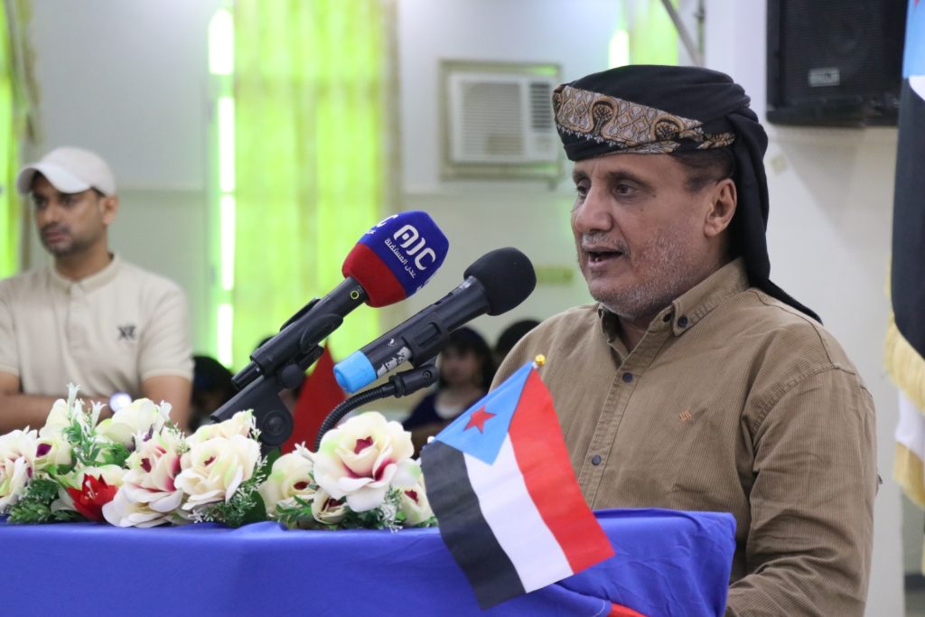 هناك تحضيرات للاحتفال بالذكرى 63 لثورة 26 سبتمبر، وكأن هذه الثورة حققت أهدافها الست