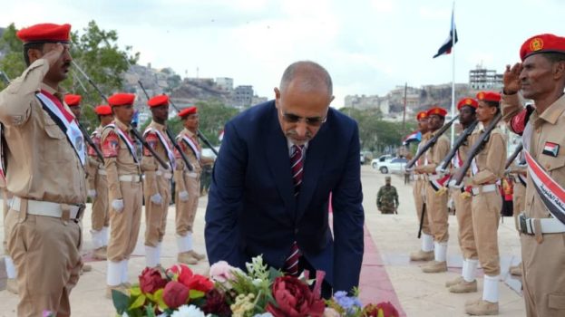 الرئيس القائد عيدروس الزُبيدي يضع إكليلا من الزهور على النصب التذكاري لشهداء الجنوب العربي بمناسبة العيد الـ58 للاستقلال الوطني 30 نوفمبر