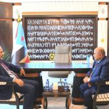 الرئيس القائد عيدروس الزُبيدي  يلتقي محافظ حضرموت سالم الخنبشي