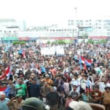 من ساحة العروض بالعاصمة عدن حشود ردفان وعدن تجدد تفويضها للرئيس الزُبيدي لإعلان دولة الجنوب