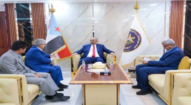 الرئيس عيدروس الزُبيدي يؤكد حرص مجلس القيادة الرئاسي على تطوير أداء الأجهزة الأمنية وبناء قدراتها