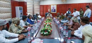 محافظ المهرة يلتقي اللواء باعش وقيادات المجلس الانتقالي ويؤكد أهمية توحيد الجهود للحفاظ على الأمن والاستقرار