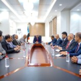 الرئيس القائد عيدروس الزُبيدي يتفقد جاهزية وزارة الاتصالات وتقنية المعلومات ويؤكد أهمية تطوير القطاع