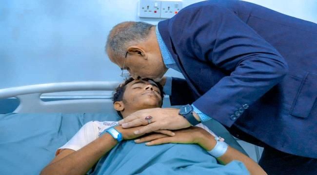 الرئيس عيدروس الزُبيدي يطمئن على أحوال جرحى عملية “المستقبل الواعد” بمستشفى عبود العسكري