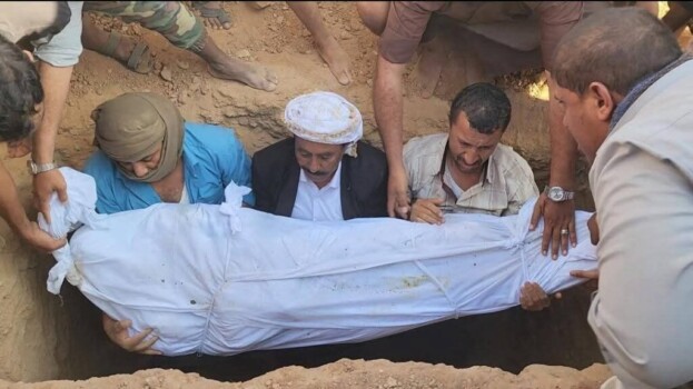 رئيس تنفيذية انتقالي شبوة يشارك في تشييع جثمان الشهيد محمد خميس خبازي